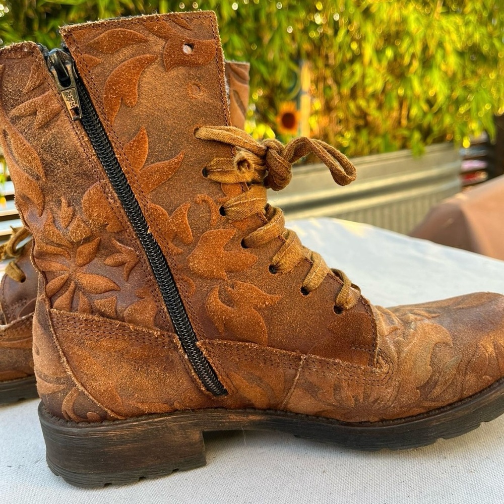 Sundance Quinn leather boots